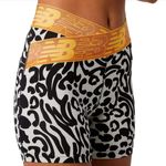 Calza-New-Balance-Relentless-Fit-Short-Running-Mujer-Negro-Blanco-Print-WS21183BKW-3