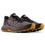 Zapatillas-New-Balance-Fresh-Foam-Hierro-V7-Trail-Running-Mujer-Gris-Negro-WTHIERK7-2