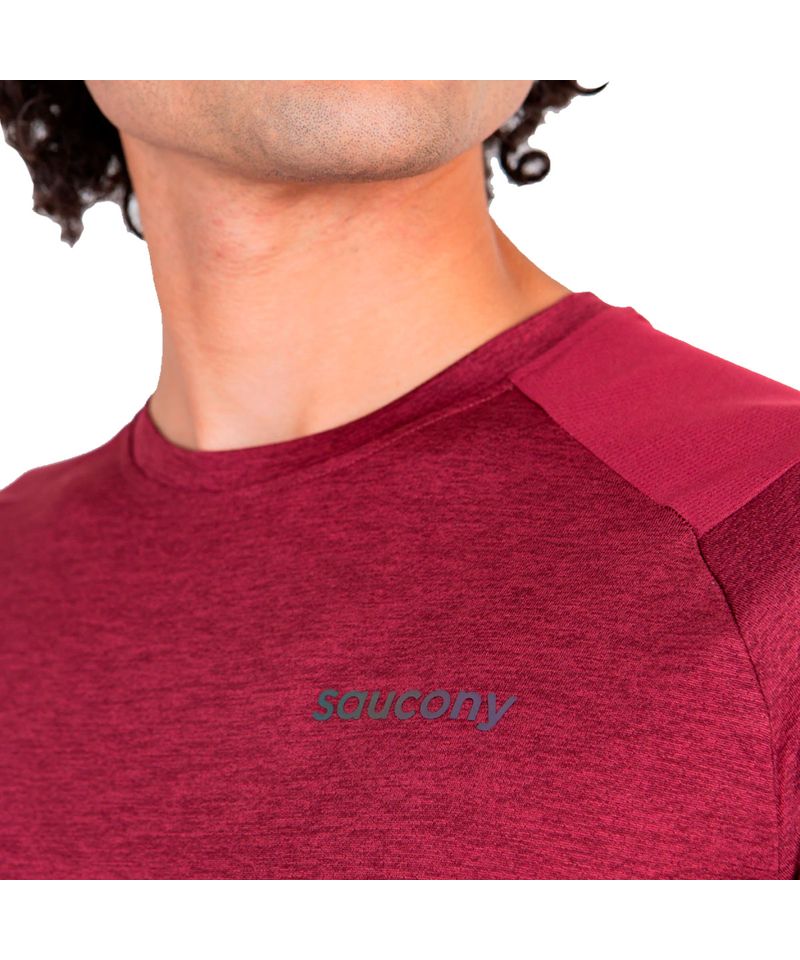 Remera-Manga-Corta-Saucony-Elevate-Running-Training-Hombre-Bordeaux-11119331-506-1